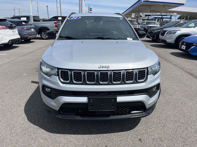 Used 2024 Jeep Compass Latitude AWD/4WD image 5