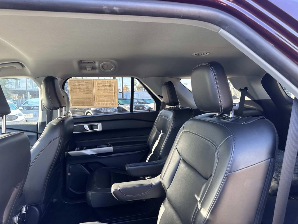 Certified 2022 Ford Explorer XLT w/ Equipment Group 202A image 15