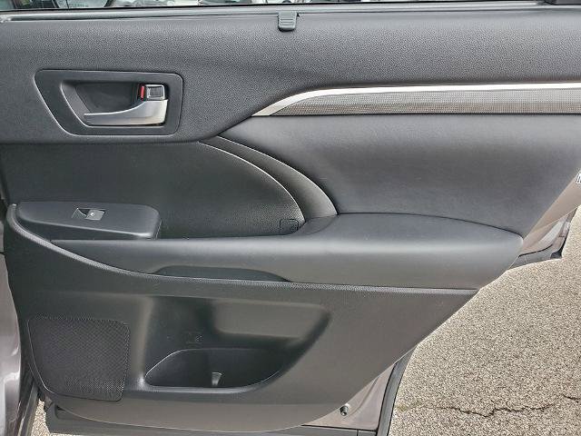 Used 2019 Toyota Highlander SE AWD/4WD image 20