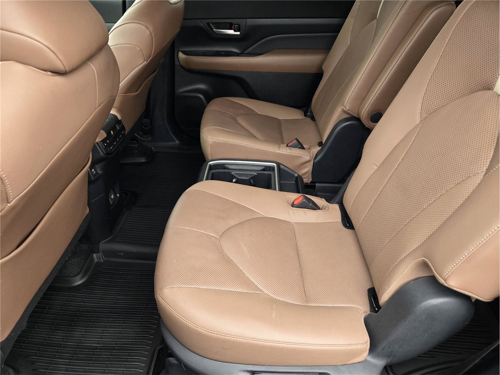 Used 2024 Toyota Grand Highlander AWD image 29