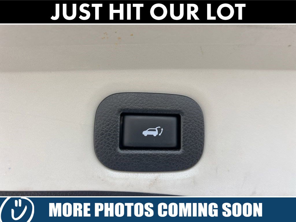 Used 2018 Nissan Rogue SV AWD/4WD image 2