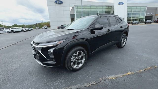 Used 2025 Chevrolet Trax LT w/ Driver Confidence Package image 2