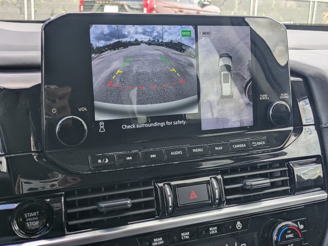 Used 2025 Nissan Pathfinder SL FWD image 21