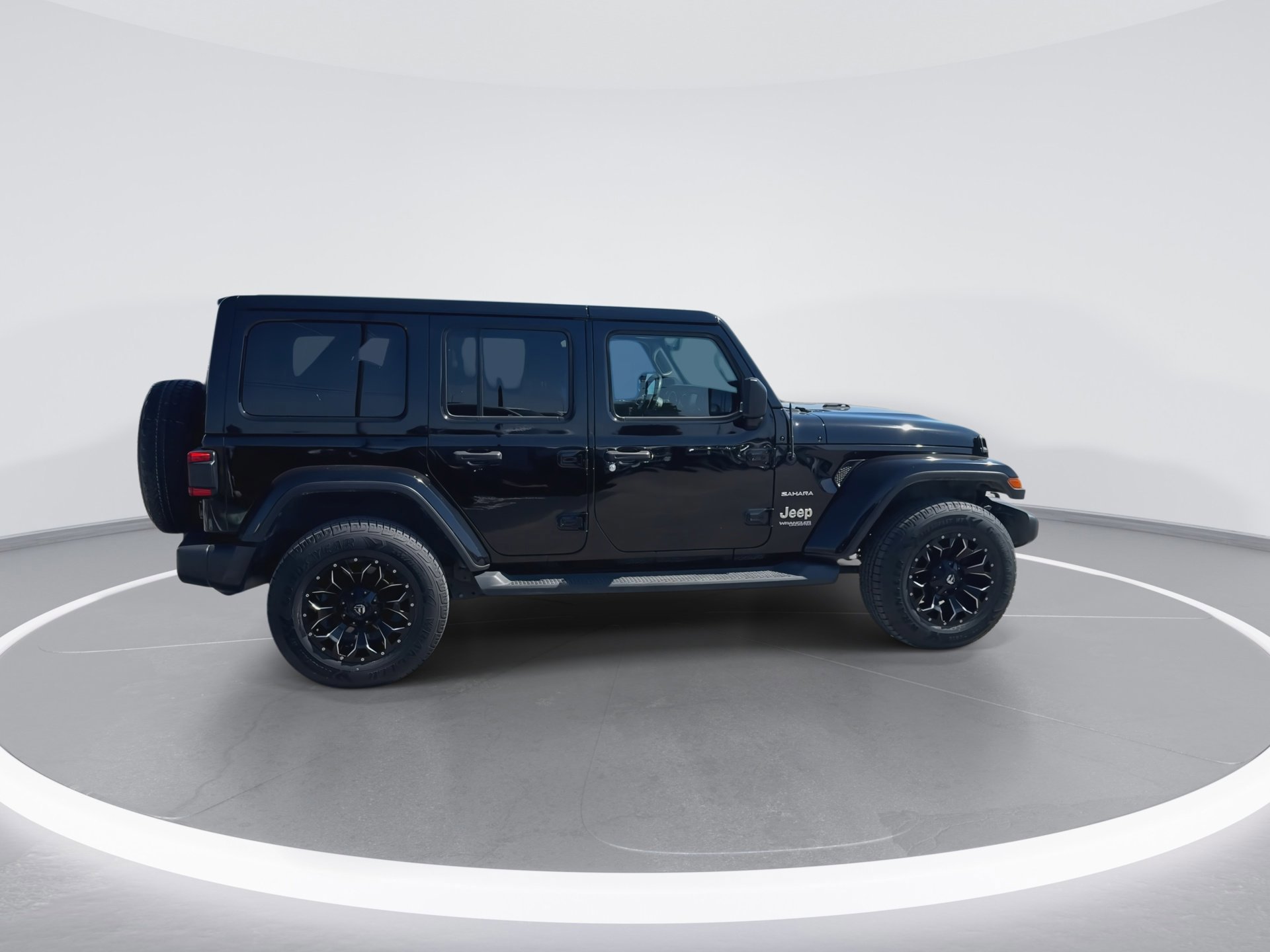 Used 2019 Jeep Wrangler Unlimited Sahara image 4