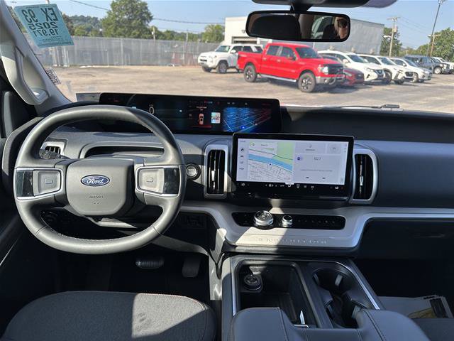 Certified 2025 Ford Expedition Active AWD/4WD image 25