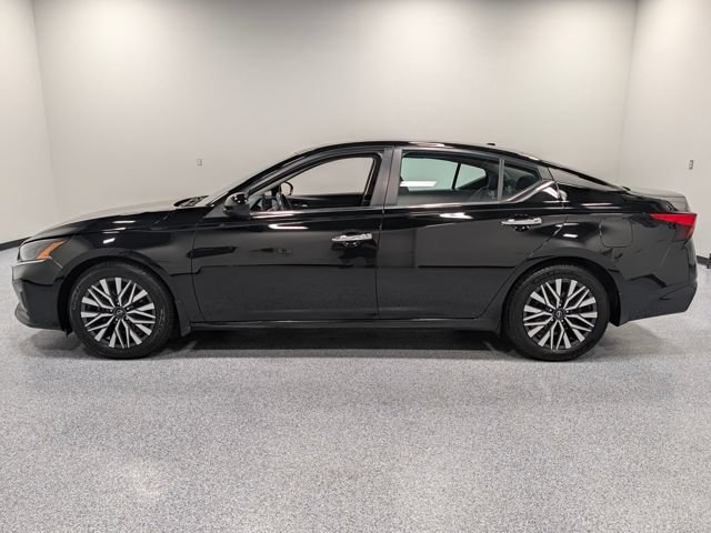 Used 2024 Nissan Altima 2.5 SV w/ SV Premium Package FWD image 6