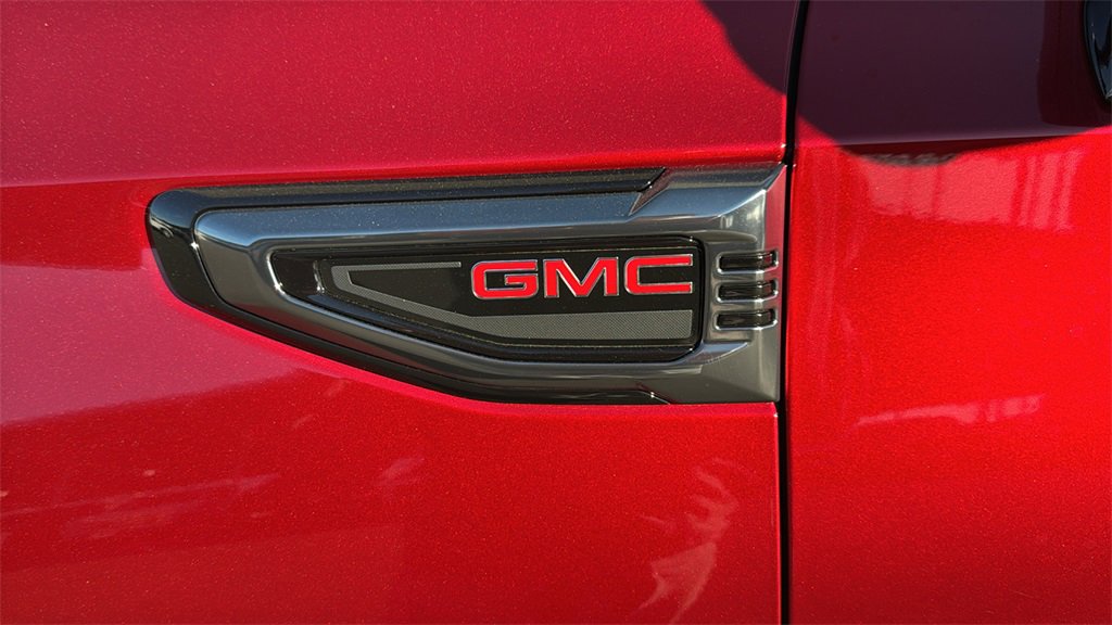 Used 2025 GMC Yukon AT4 w/ AT4 Premium Package image 7