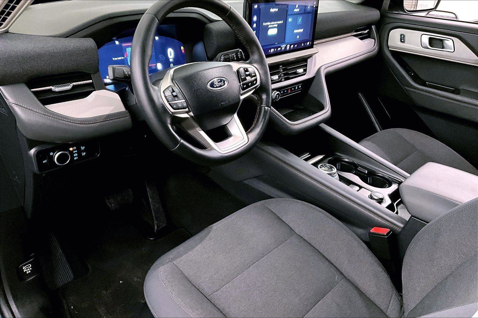 Certified 2025 Ford Explorer Active image 12