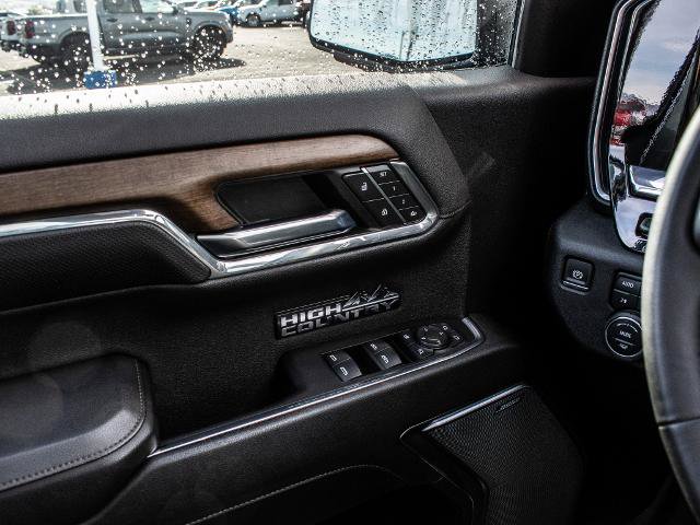 Used 2024 Chevrolet Silverado 1500 High Country w/ Technology Package AWD/4WD image 17