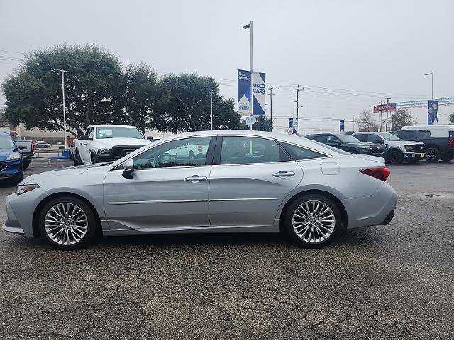 Used 2020 Toyota Avalon Limited image 4