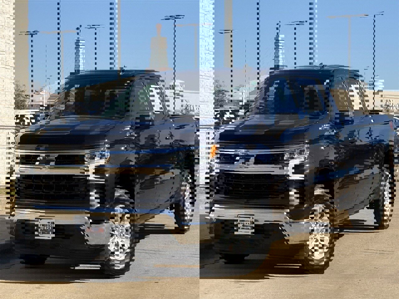 Used 2024 Chevrolet Silverado 1500 LT image 2