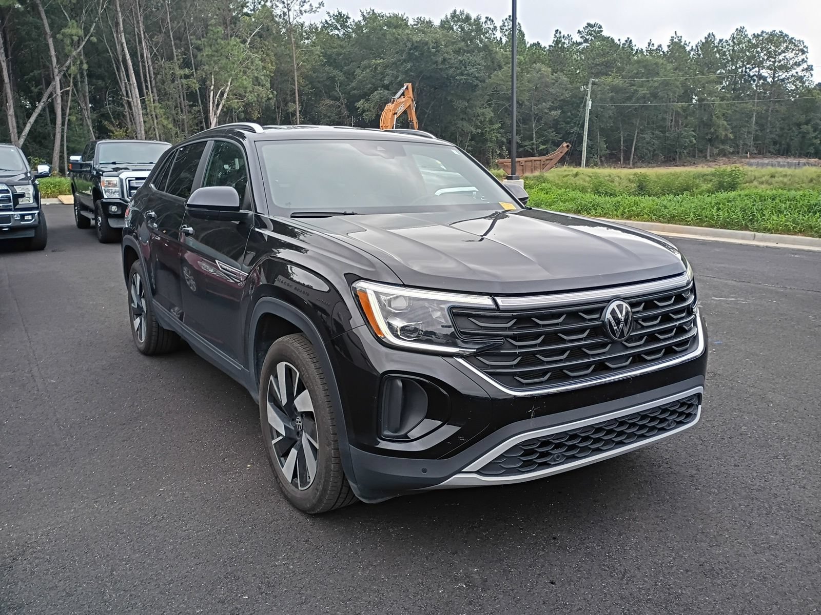 Used 2024 Volkswagen Atlas Cross Sport SE FWD image 3