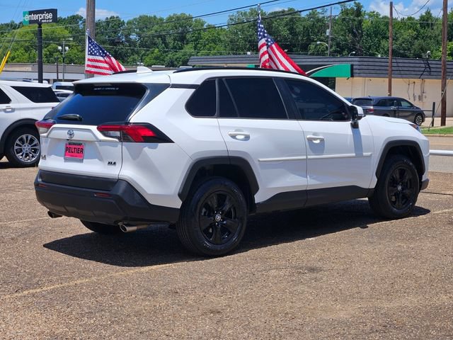 Used 2019 Toyota RAV4 XLE w/ Convenience Package FWD image 4