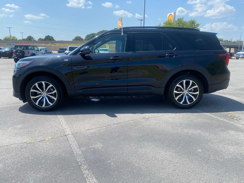 Certified 2026 Ford Explorer ST-Line AWD/4WD image 4
