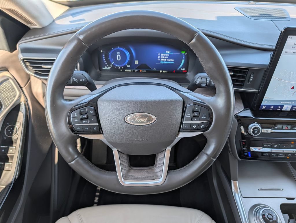 Certified 2022 Ford Explorer Platinum w/ Technology Package AWD/4WD image 19