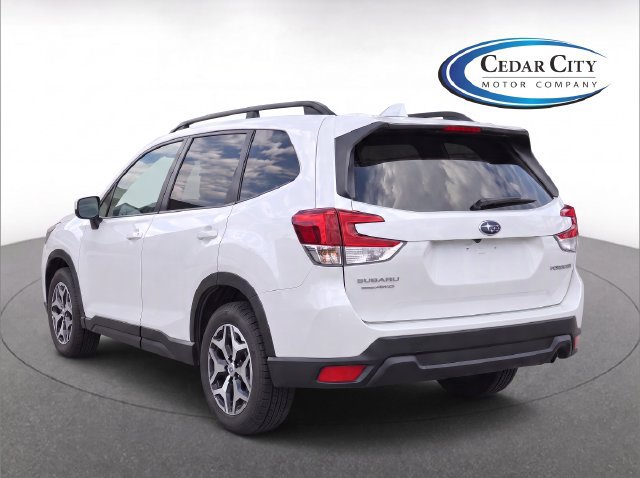 Used 2019 Subaru Forester Premium AWD/4WD image 3