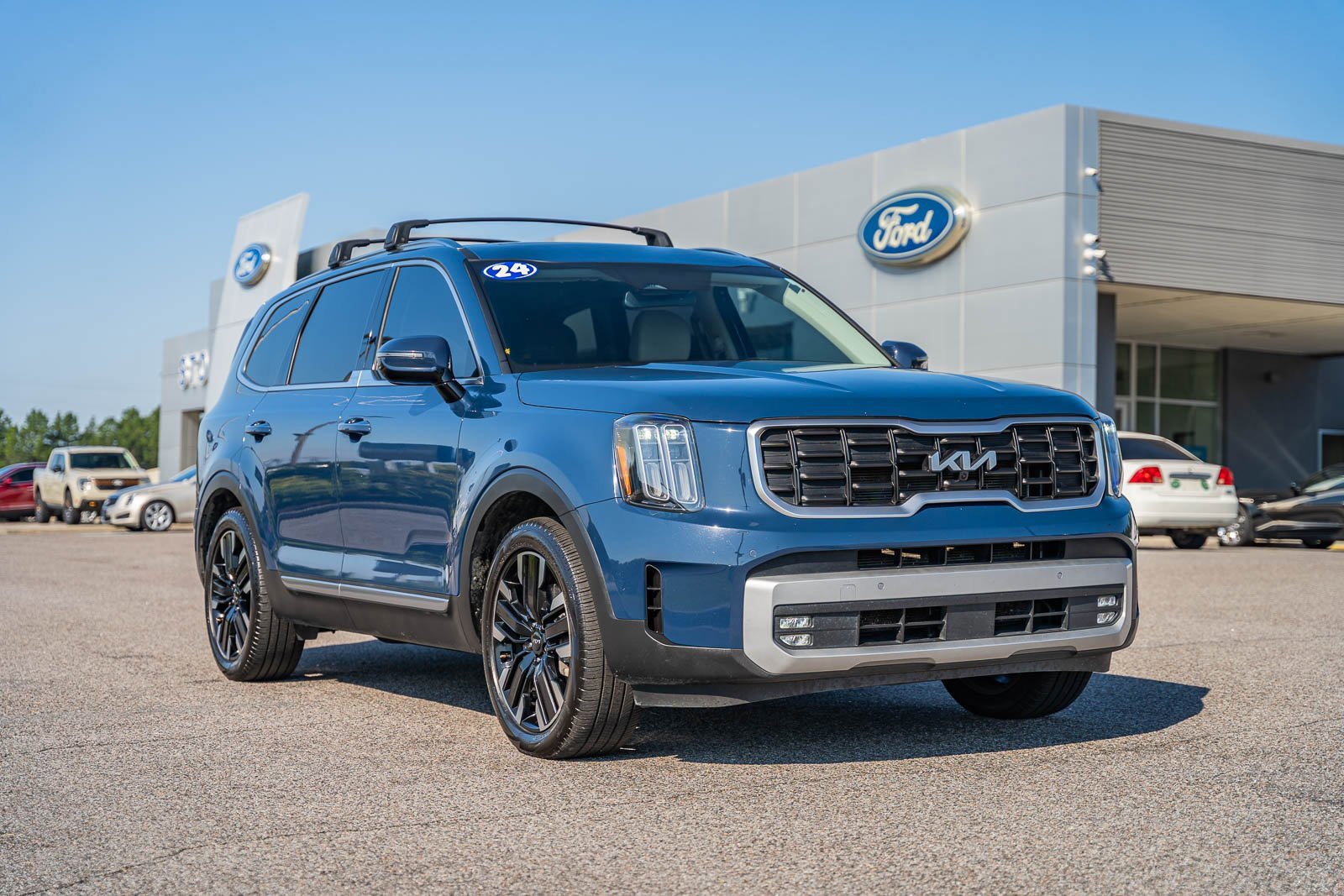 Used 2024 Kia Telluride SX w/ Towing Package image 7