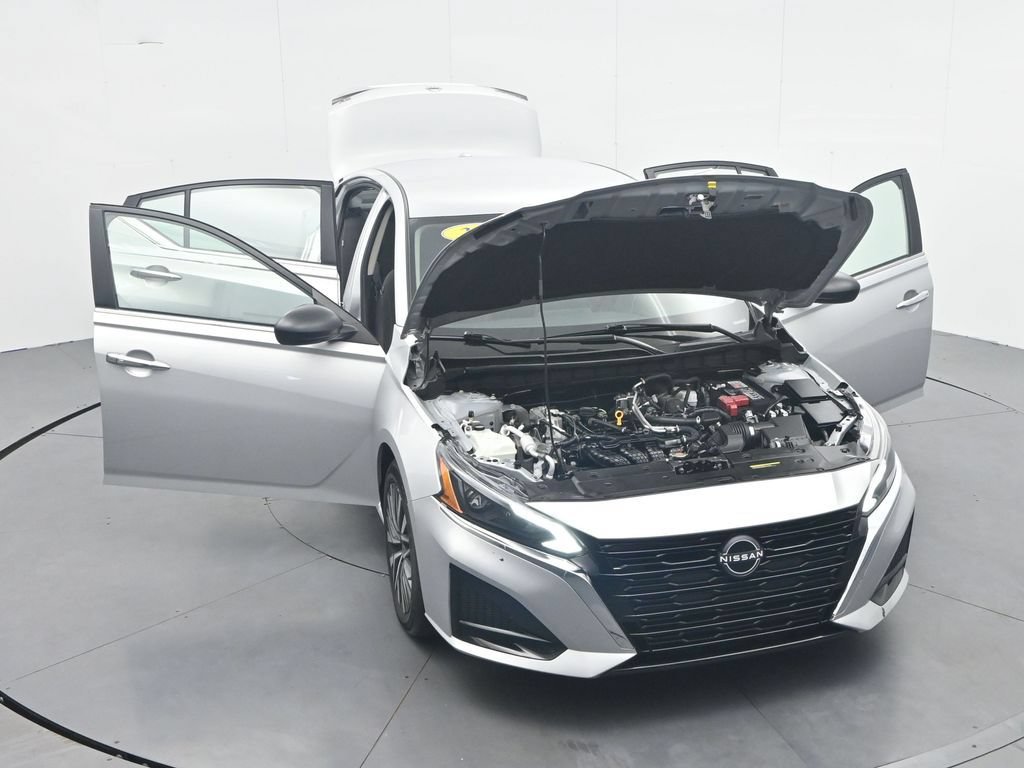 Used 2024 Nissan Altima 2.5 SV FWD image 46