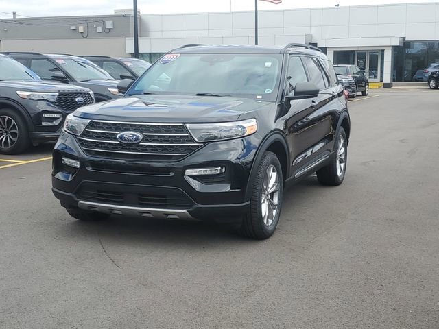 Certified 2023 Ford Explorer XLT w/ Equipment Group 202A AWD/4WD image 2