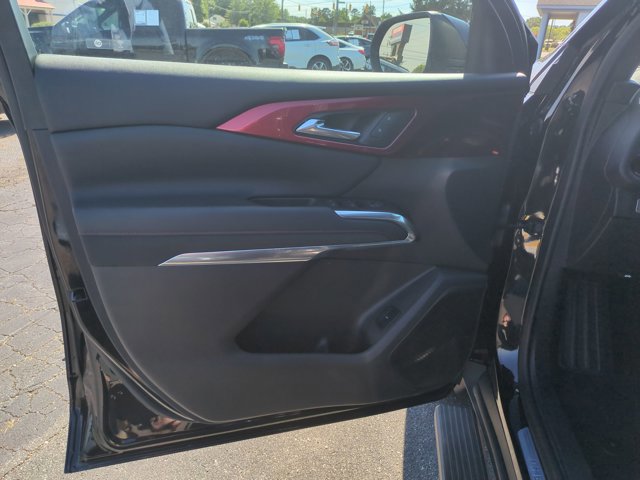 Used 2024 Chevrolet Traverse Z71 AWD/4WD image 13