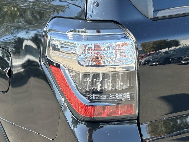 Used 2019 Toyota 4Runner SR5 AWD/4WD image 11