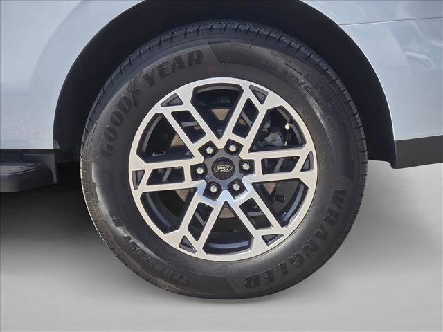Certified 2025 Ford Expedition Active image 24