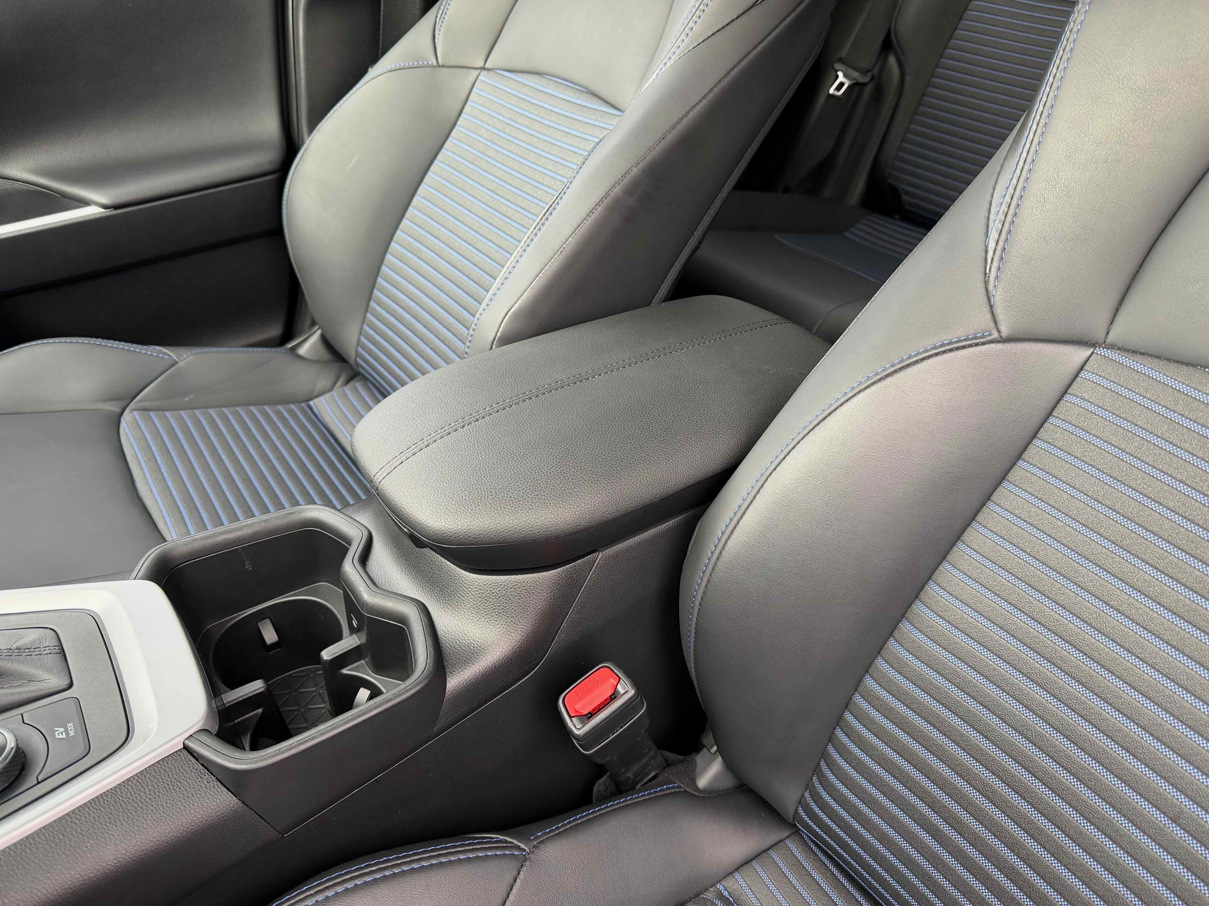 Used 2022 Toyota RAV4 XSE w/ XSE Grade Weather Package image 27