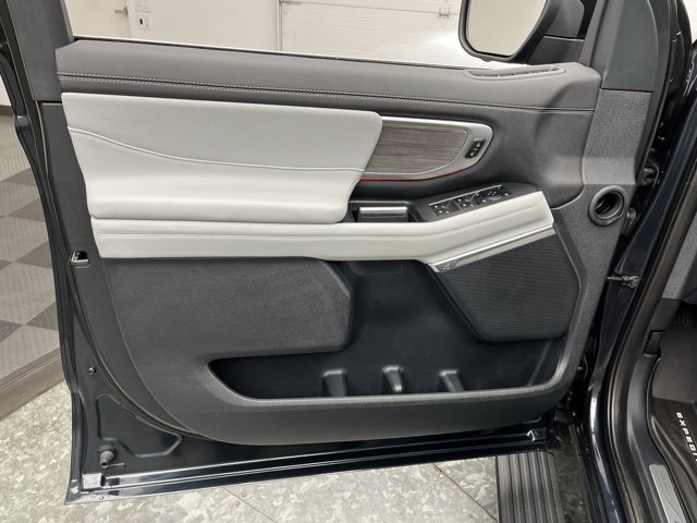 Certified 2025 Ford Expedition Platinum w/ Platinum Ultimate Package AWD/4WD image 11