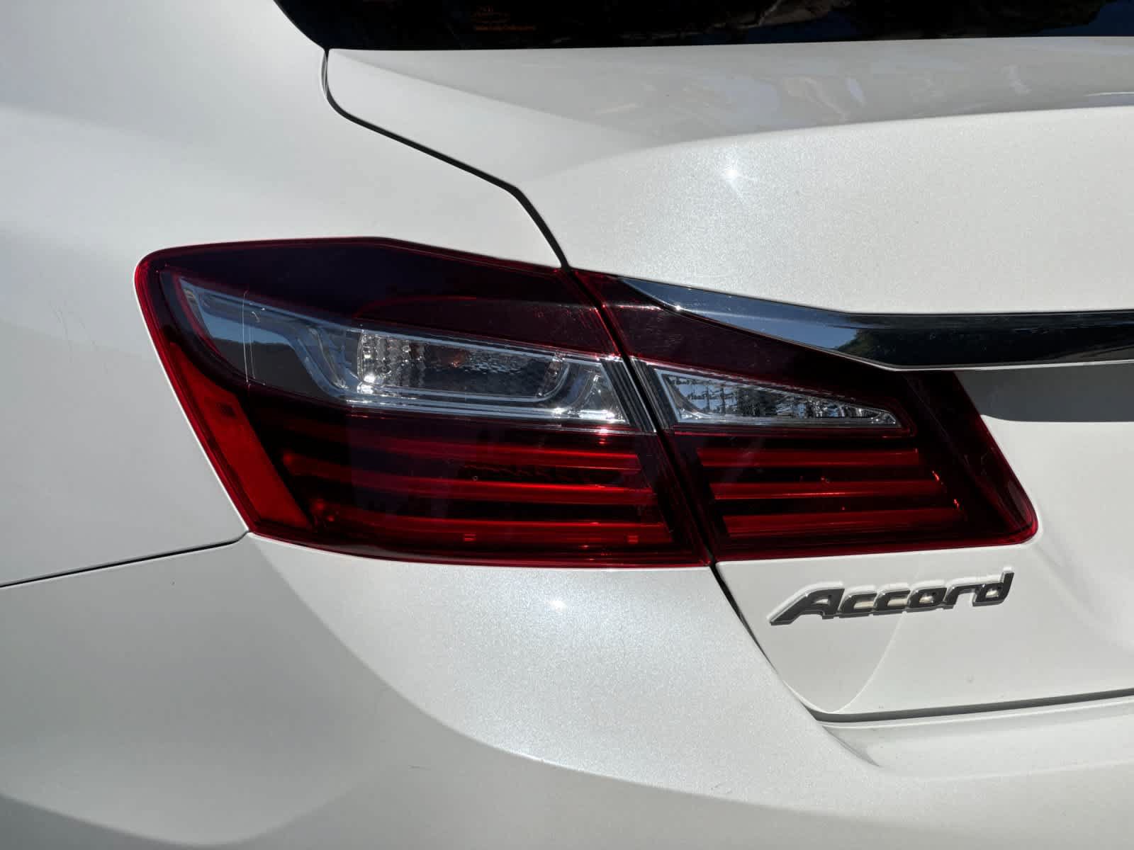Used 2017 Honda Accord LX image 23