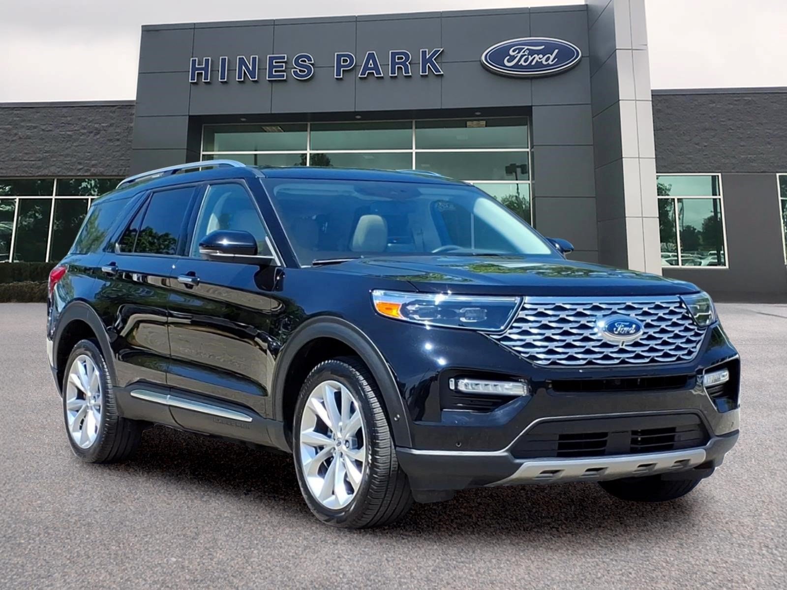 Certified 2023 Ford Explorer Platinum w/ Technology Package