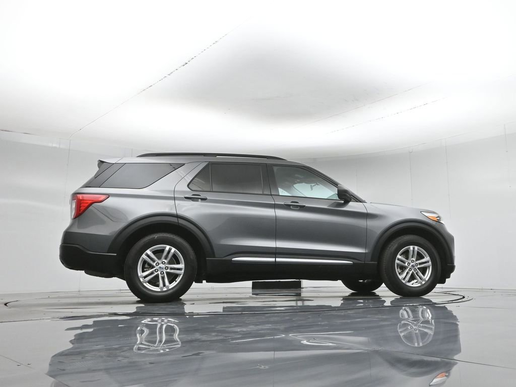 Certified 2023 Ford Explorer XLT image 9