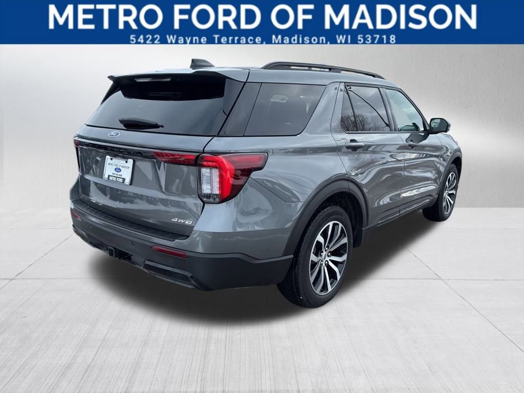 Certified 2025 Ford Explorer ST-Line image 8