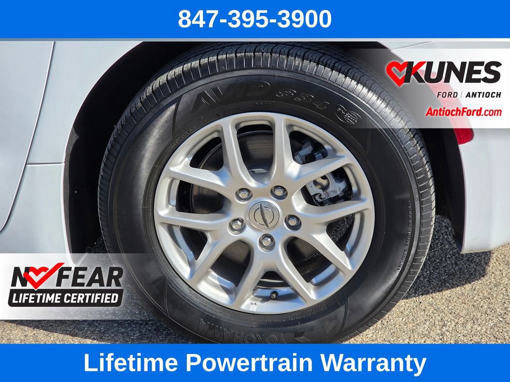 Used 2024 Chrysler Pacifica Touring-L image 11