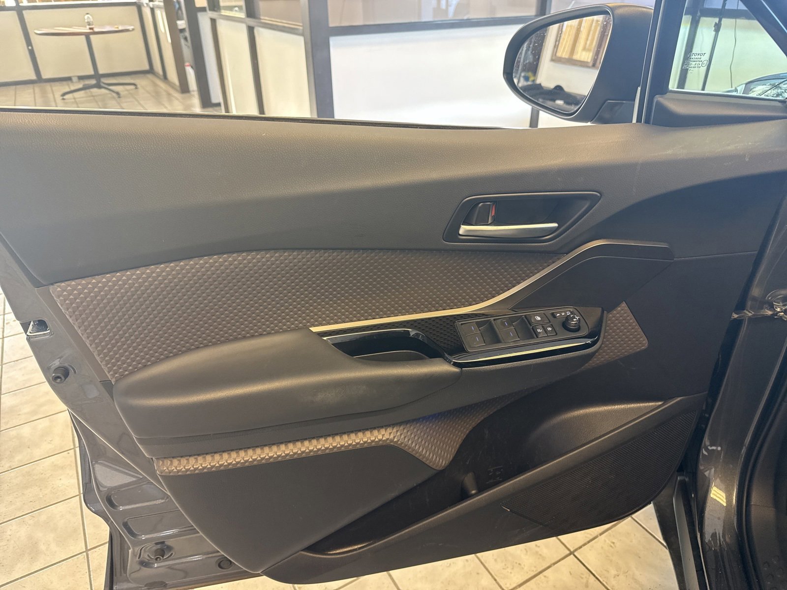 Used 2022 Toyota C-HR Limited image 22