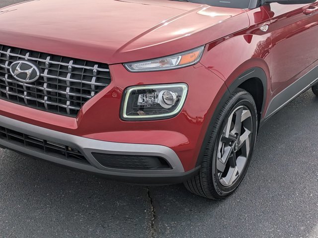 Used 2025 Hyundai Venue Limited image 2