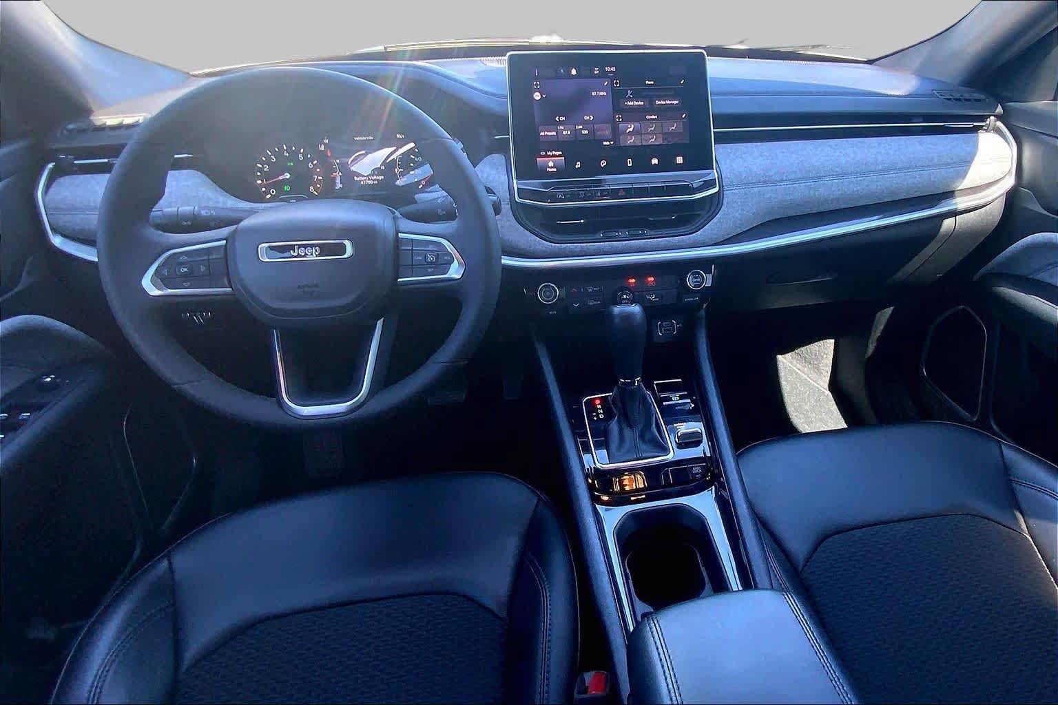 Used 2023 Jeep Compass Latitude AWD/4WD image 16