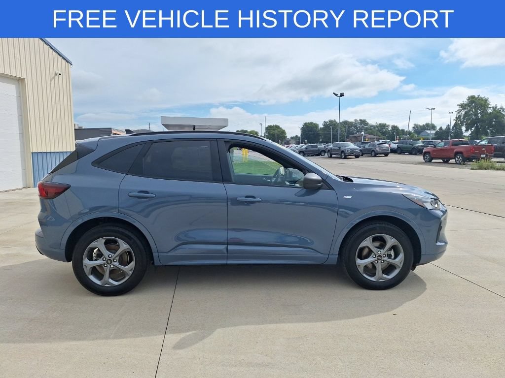 Certified 2024 Ford Escape ST-Line w/ Tech Pack #1 AWD/4WD image 4