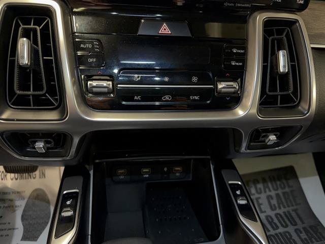 Used 2023 Kia Sorento S w/ Panoramic Sunroof Package AWD/4WD image 9