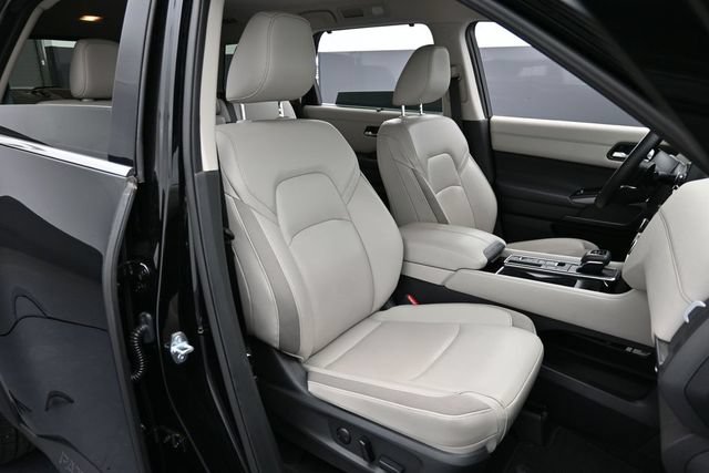 Used 2025 Nissan Pathfinder SL FWD image 30