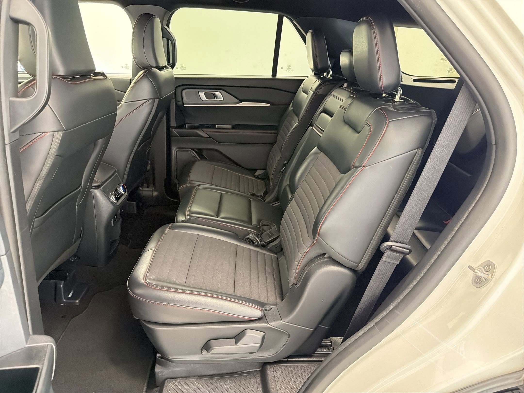 Certified 2025 Ford Explorer ST-Line w/ ST-Line Street Pack image 15