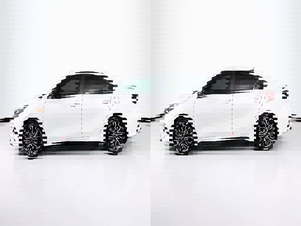 Used 2023 Kia Forte GT image 2