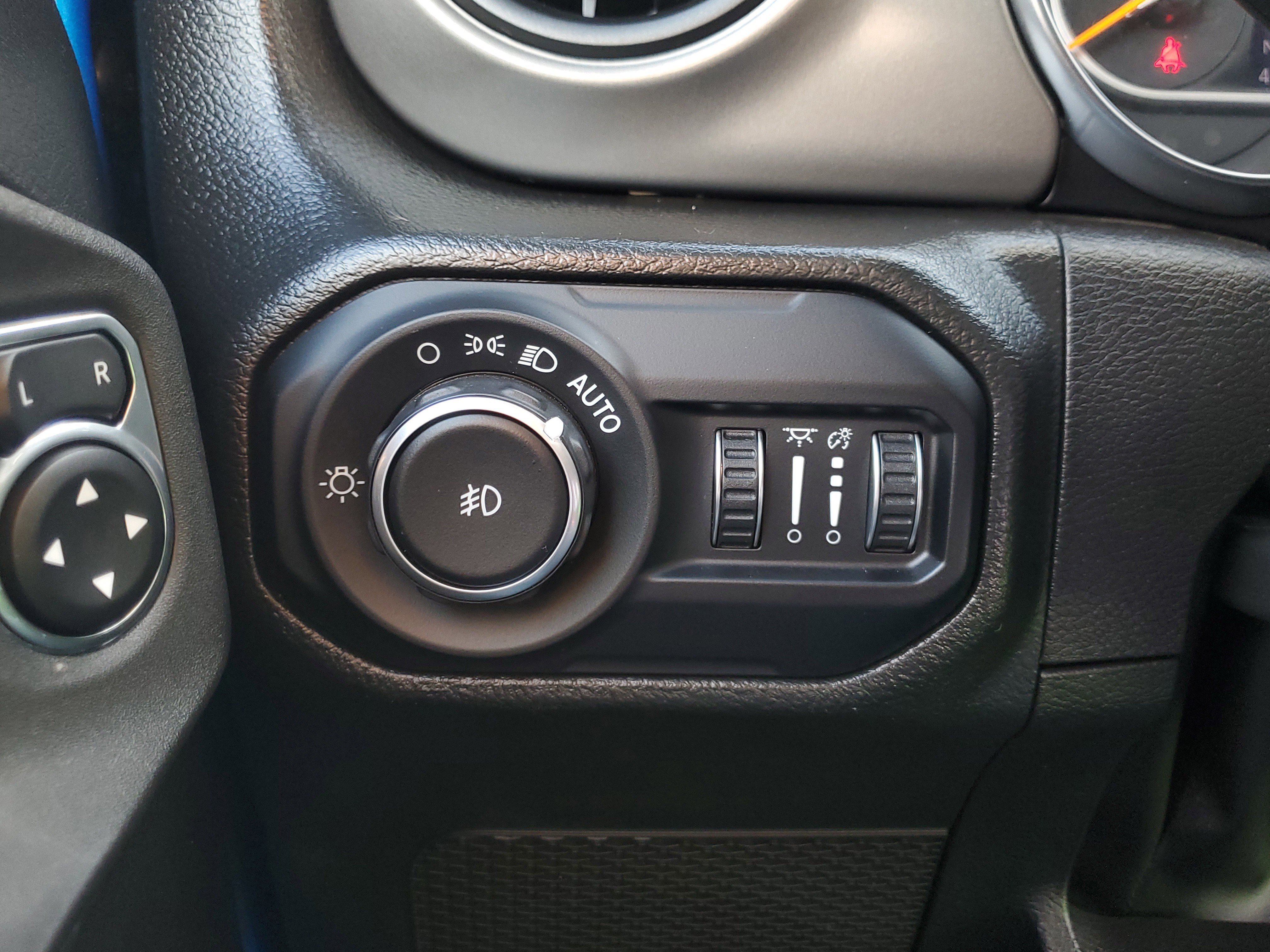 Used 2022 Jeep Wrangler Unlimited Sport image 30