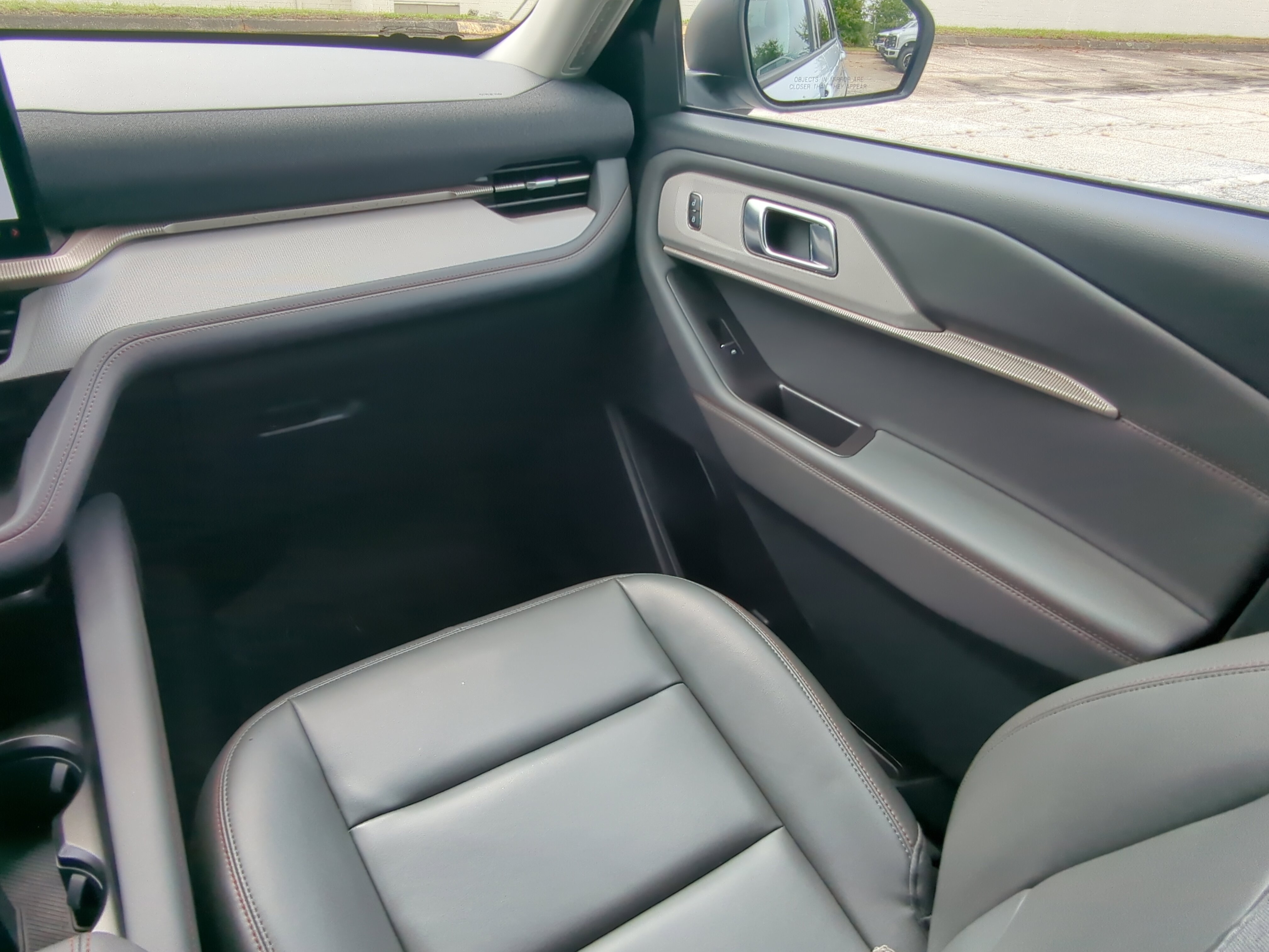 Certified 2025 Ford Explorer Active w/ Active Comfort Package RWD image 15