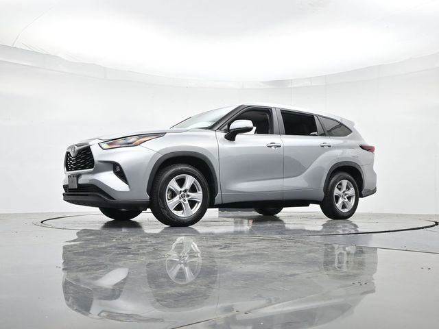 Used 2024 Toyota Highlander LE image 36