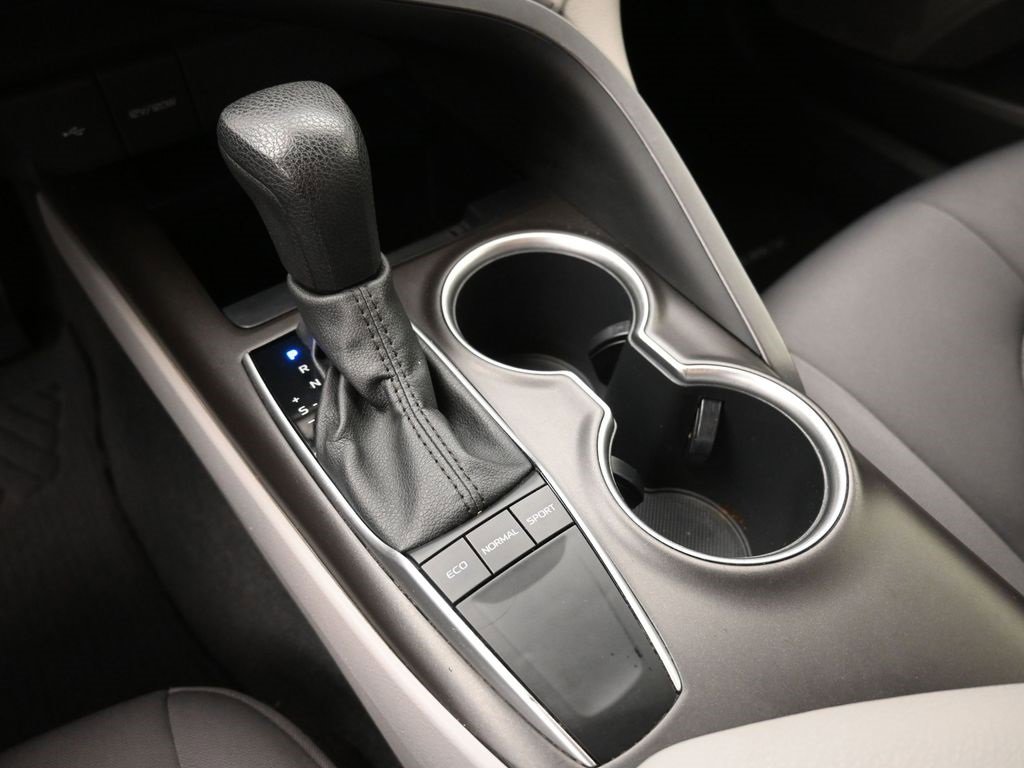 Used 2022 Toyota Camry LE image 29