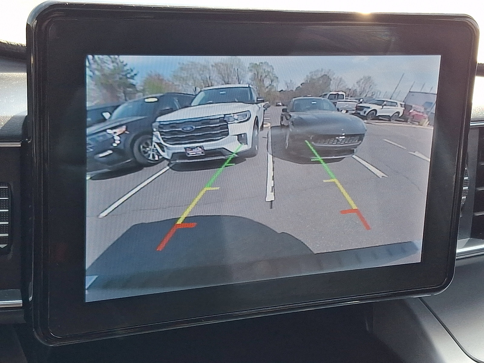 Certified 2022 Ford Explorer XLT w/ Equipment Group 202A AWD/4WD image 24