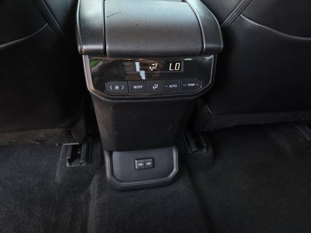 Used 2023 Toyota Highlander XLE FWD image 19
