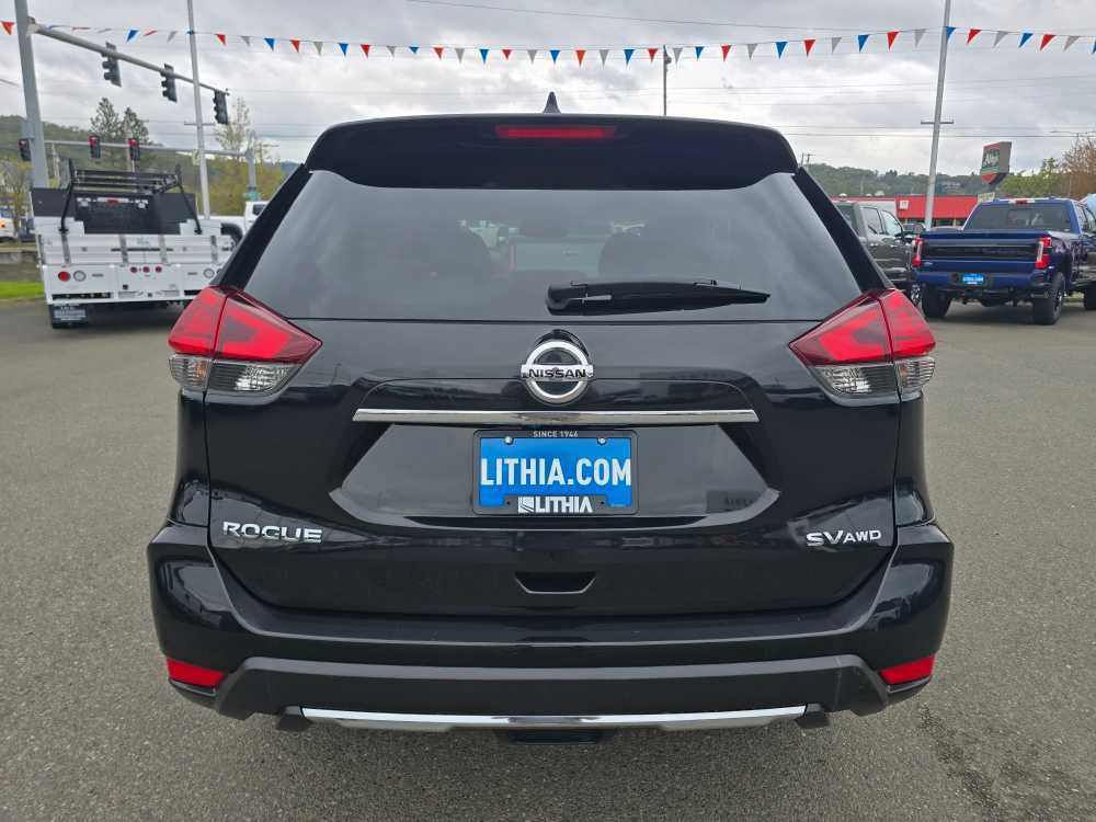 Used 2017 Nissan Rogue SV w/ SV Premium Package image 4