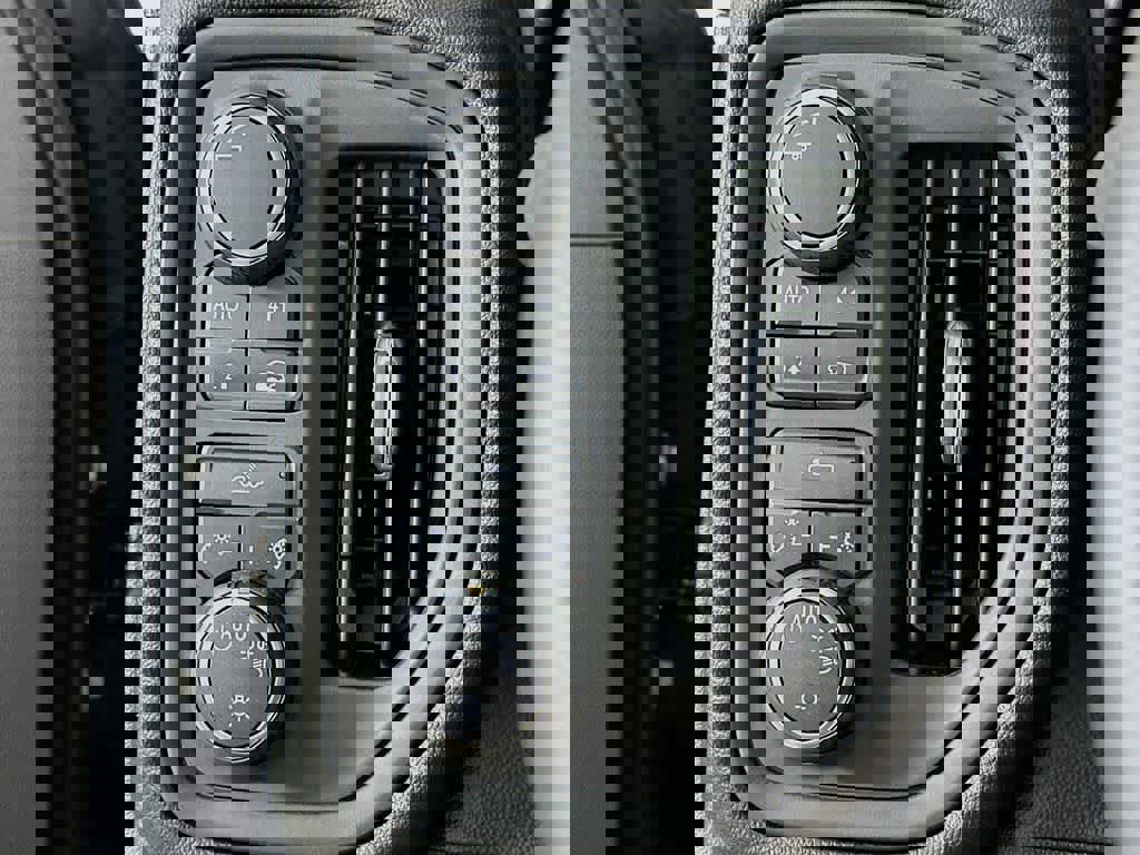 Used 2019 Chevrolet Silverado 1500 Custom image 25