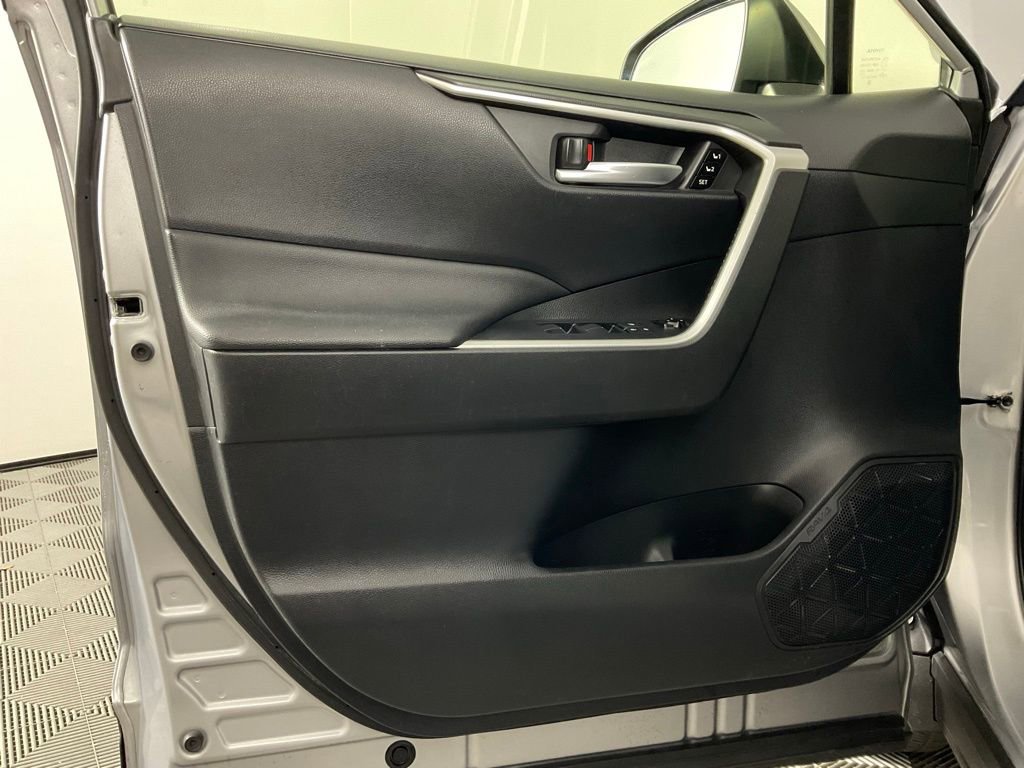 Used 2019 Toyota RAV4 XLE Premium w/ Cold Weather Package AWD/4WD image 12